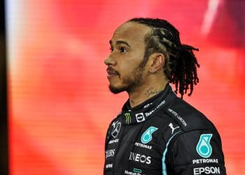 Hamilton vê derrota controversa no campeonato de Fórmula 1 de 2021 como evento decisivo.