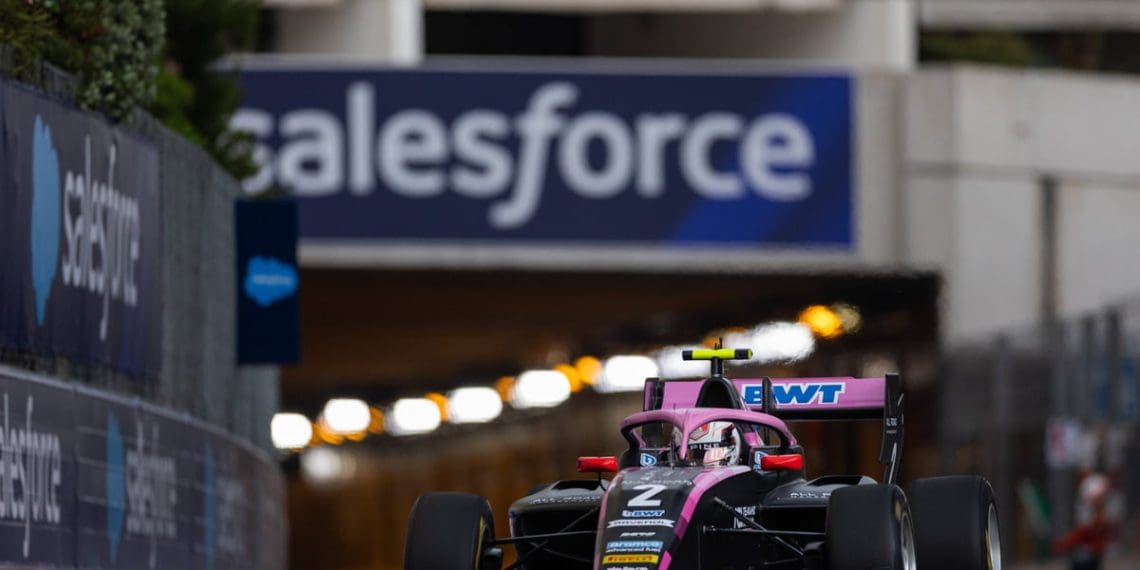 Mini garante primeiro lugar na qualificação da F3 em Mônaco agitado.