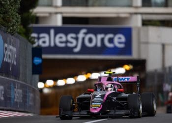 Mini garante primeiro lugar na qualificação da F3 em Mônaco agitado.