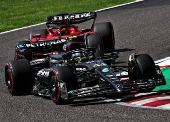 Lewis Hamilton atrai outro piloto para se juntar à Ferrari.