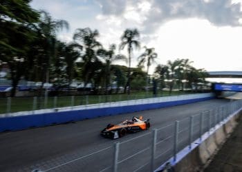 Pássaro conquista vitória histórica para a McLaren em São Paulo