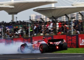 F1 oficiais rejeitam reclamação de Sainz da Aston com decisão reveladora.