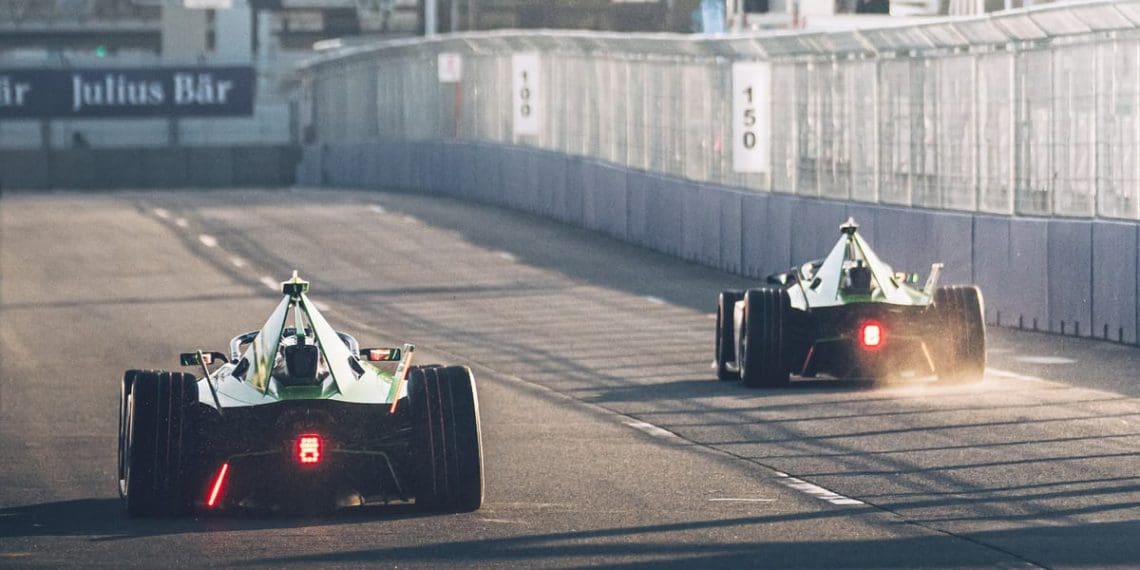 Fórmula E campeão lutando para defender título
