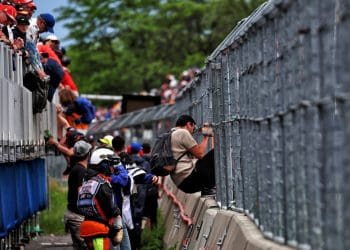 Grande Prêmio do Canadá de F1 criticado pela FIA por intrusão na pista.
