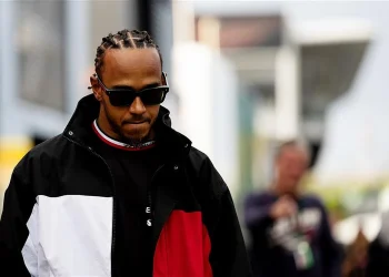 Martin Brundle reagisce a Lewis Hamilton