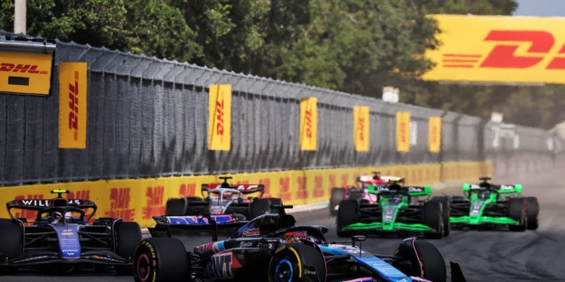 Novo sistema de pontuação da Fórmula 1 enfrenta atraso devido a proposta controversa.