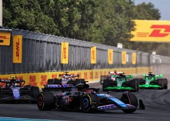 Novo sistema de pontuação da Fórmula 1 enfrenta atraso devido a proposta controversa.