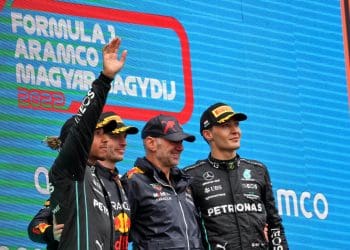 Hamilton responde a perguntas sobre possível mudança de Newey para a Ferrari na Fórmula 1.