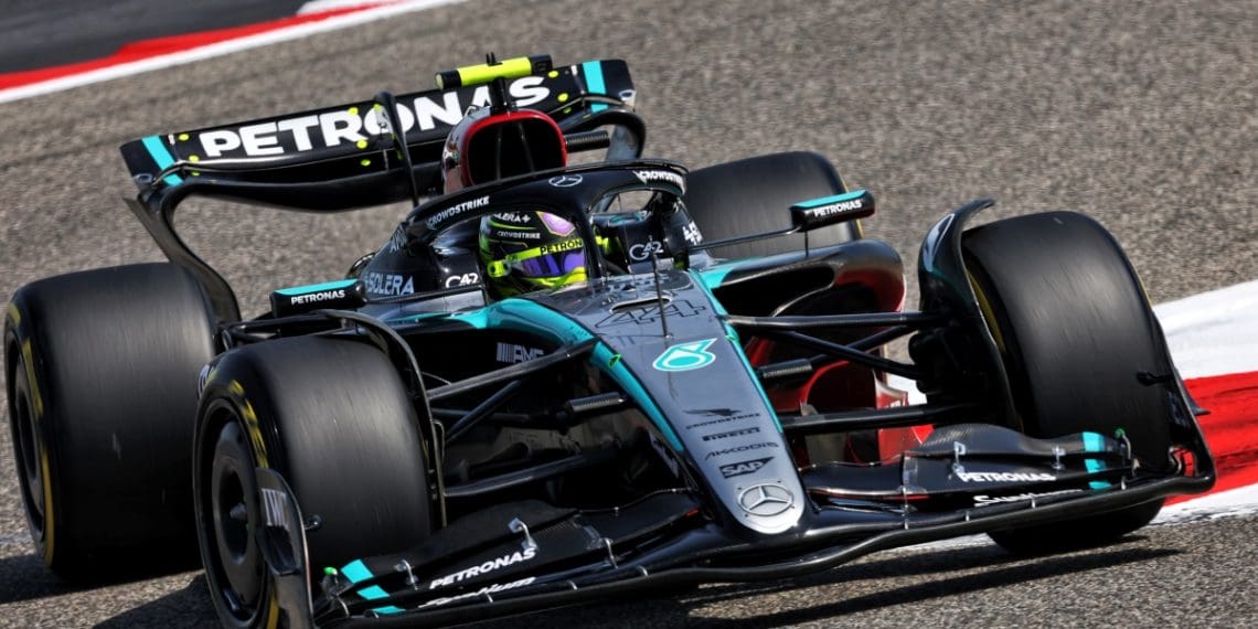 Hamilton expressa preocupação sobre a posição atual da Mercedes na Fórmula 1 2024.