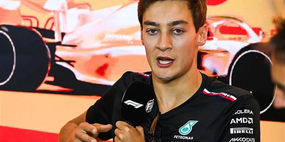 Russell sacrifica lugar pelo plano da equipe.