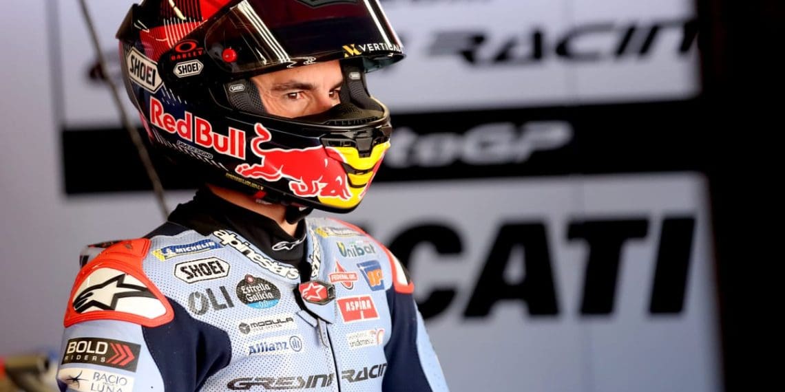 Marquez empurra Martin para fora da Ducati, provando que ainda é a força dominante na MotoGP.