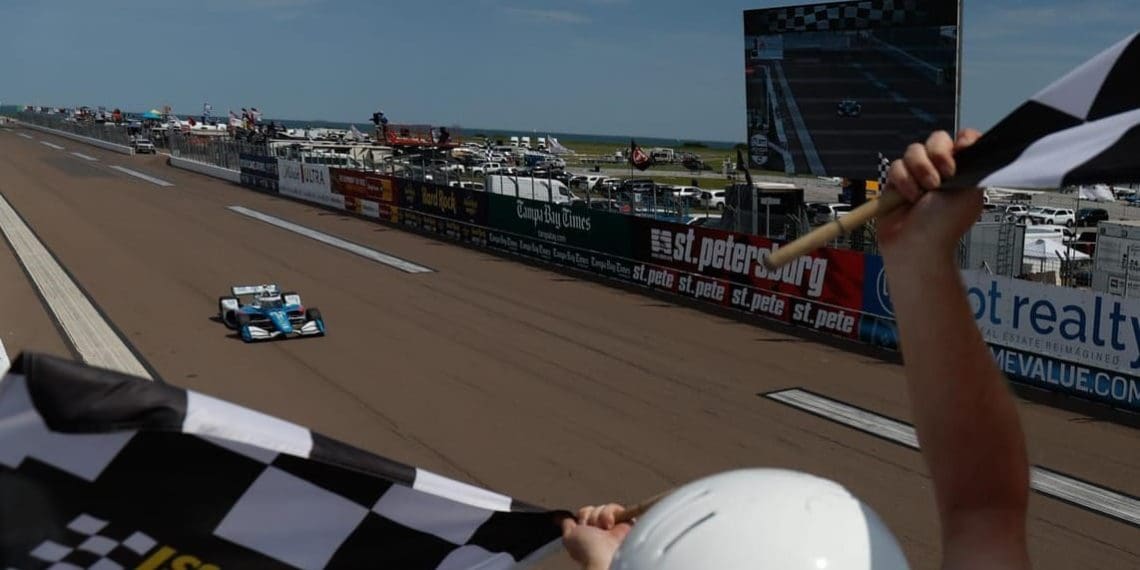 IndyCar desqualifica vencedor da abertura da temporada um mês depois.