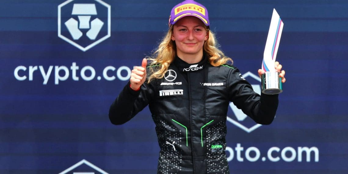 Manobra de Hamilton não foi suficiente para competir com Pulling no evento da F1 em Miami.