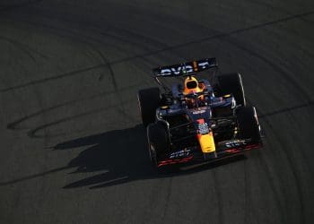 Primeiro treino da F1 na Arábia Saudita vê mudança da Mercedes para a Red Bull.