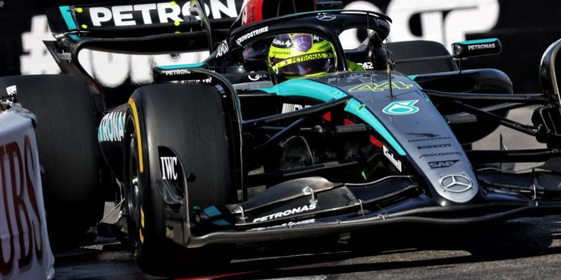 Mercedes admite erro na tentativa malsucedida de Hamilton de ultrapassar na corrida de Fórmula 1 em Mônaco.