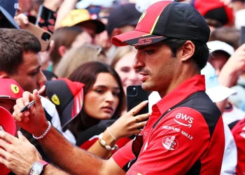 Futuro de Carlos Sainz em dúvida enquanto Red Bull e equipes de elite fecham portas para 2025.