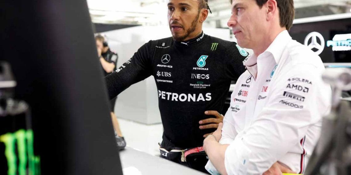 Toto Wolff compartilha plano para buscar sucessor de Lewis Hamilton na Mercedes.