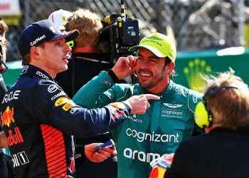 Verstappen chocado com possível chegada de Alonso à Red Bull