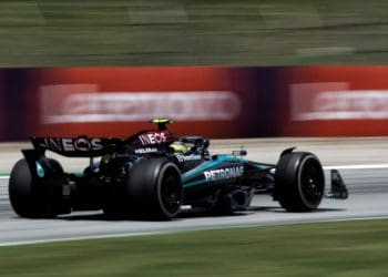 Mercedes lidera batalha de quatro vias na FP2 de Barcelona.