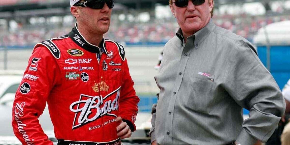 VÍDEO: Kevin Harvick revela o verdadeiro caráter de Richard Childress como alguém que gosta de polêmica.