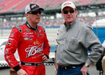 VÍDEO: Kevin Harvick revela o verdadeiro caráter de Richard Childress como alguém que gosta de polêmica.