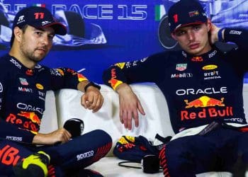 Red Bull atribui danos no carro como motivo da incapacidade de Sergio Perez de conquistar a vitória no Grande Prêmio da Austrália em forte RB20 após a aposentadoria de Max Verstappen.