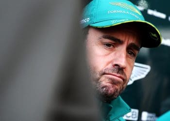 Alonso conversou com outras equipes de Fórmula 1 antes de concordar com novo contrato com a Aston Martin.