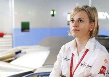 Susie Wolff processa FIA em tribunal francês.
