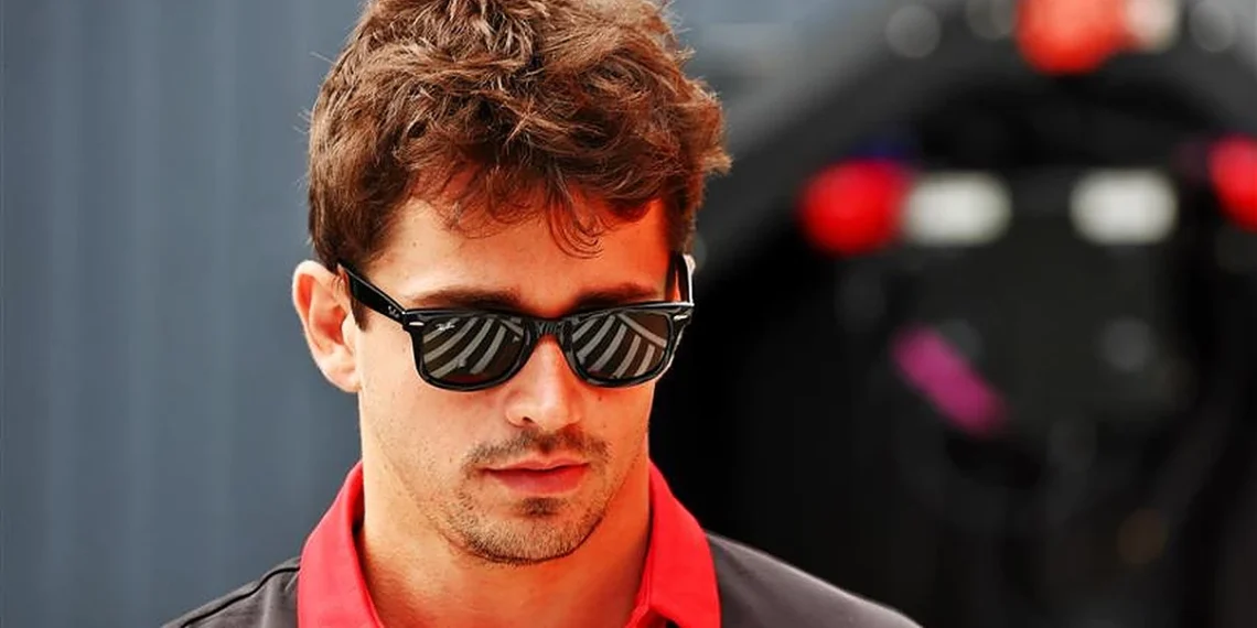 Tensões na Ferrari aumentam por declarações de Charles Leclerc.