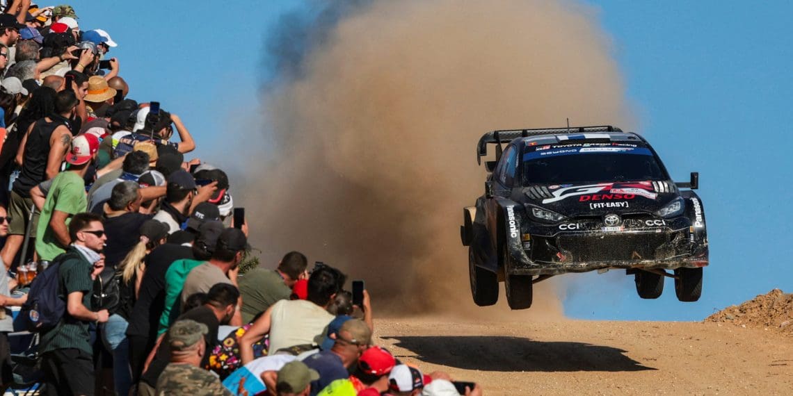 Rovanpera lidera por 1 segundo à frente de Ogier nas três primeiras posições da Toyota.