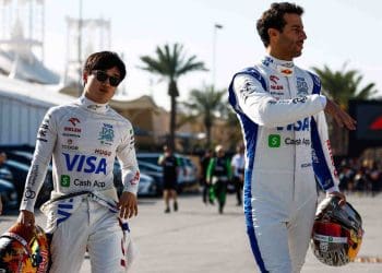 Daniel Ricciardo critica Yuki Tsunoda por ser ‘imaturo’ durante a controvérsia da ordem da equipe no GP do Bahrein.