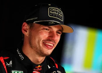 Max Verstappen furioso com a Red Bull.