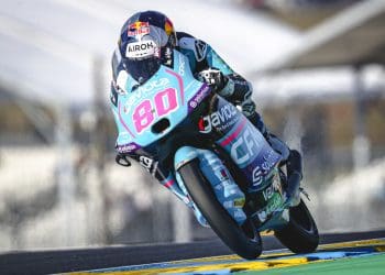 Alonso triunfa sobre Holgado e Veijer no duelo de Moto3 em Le Mans.