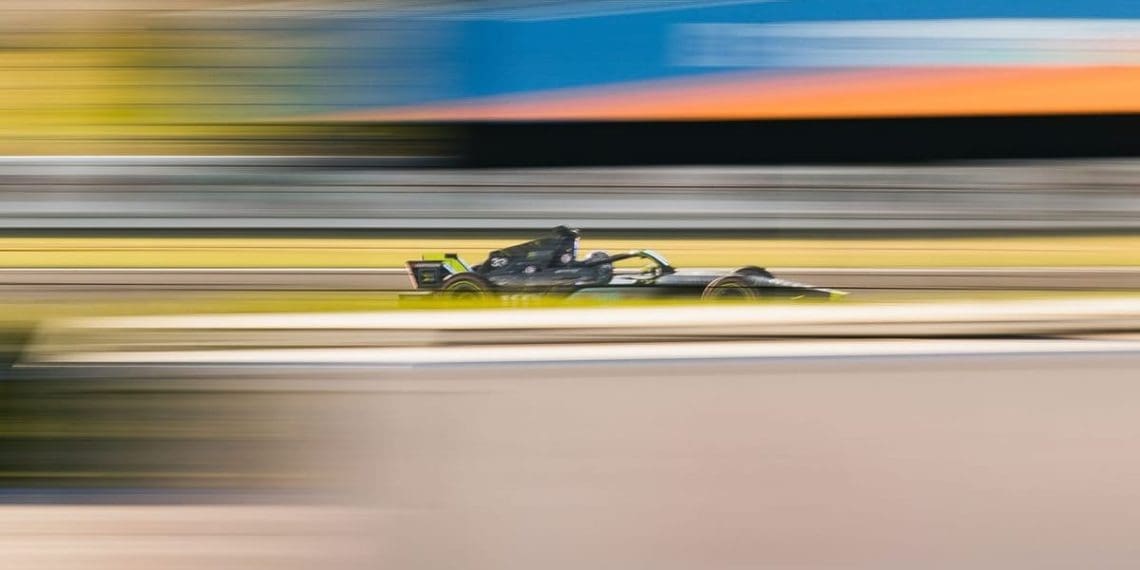 Heróis desconhecidos no meio do pelotão devem ser salvos?