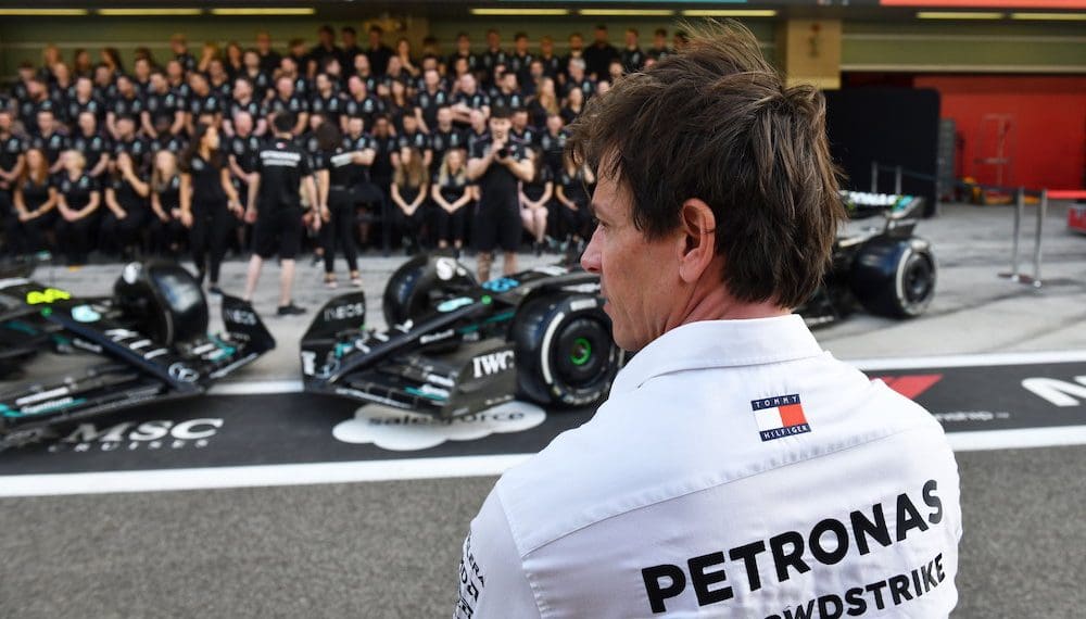 What choices does Mercedes have for finding a replacement for Hamilton?
