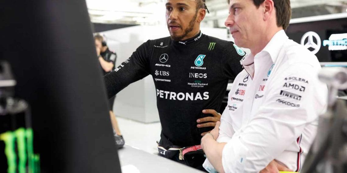 Toto Wolf expressa frustração com a dupla aposentadoria da Mercedes no Grande Prêmio da Austrália, admite “Sinto vontade de me bater na cara”