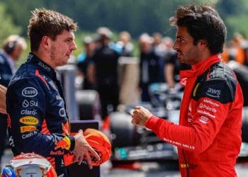 Ex-piloto da Fórmula 1 sugere que a Red Bull só contratará Carlos Sainz se ele estiver disposto a ser segundo piloto de Max Verstappen.