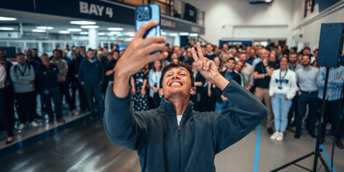 Albon promete lealdade à Williams F1 a longo prazo.