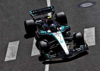 Hamilton destaca pontos fracos da Mercedes na batalha contra os principais rivais.