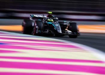 Mercedes preocupa com início instável em 2024.