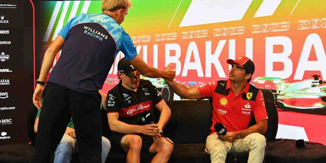 Alex Albon manda mensagem especial para Carlos Sainz, ausente do GP da Arábia Saudita por causa de apendicite.