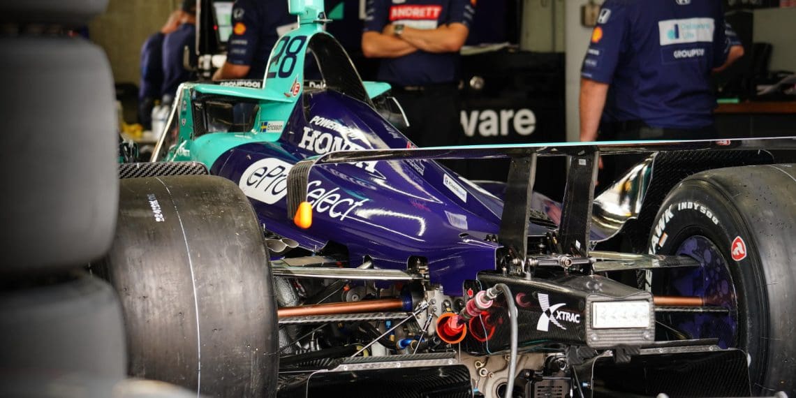 Siegel e Ericsson prontos para se qualificar para o Indianapolis 500 usando carro reserva.