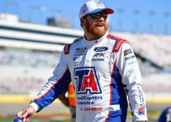 VÍDEO: Chris Buescher, da RFK Racing, lamenta perder o nascimento do filho durante o fim de semana do Daytona 500.