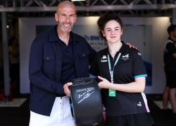 Primeira piloto feminina vence corrida da British F4.