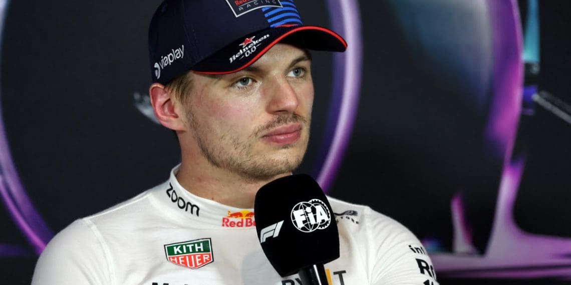 Verstappen acusa Brown de criar drama com declaração sobre saída da Red Bull na Fórmula 1.