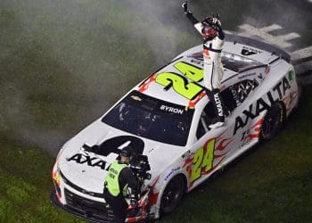 Byron festeggia il 40° anniversario di Hendrick con la vittoria al Daytona 500.