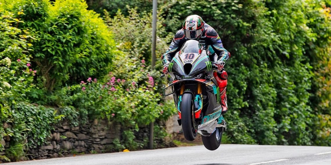 Hickman começa 2024 vencendo o Superbike TT de forma impressionante.