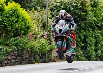 Hickman começa 2024 vencendo o Superbike TT de forma impressionante.