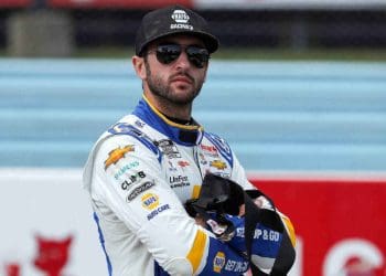 VÍDEO: Chase Elliott expressa frustração com desempenho decepcionante no Daytona 500.