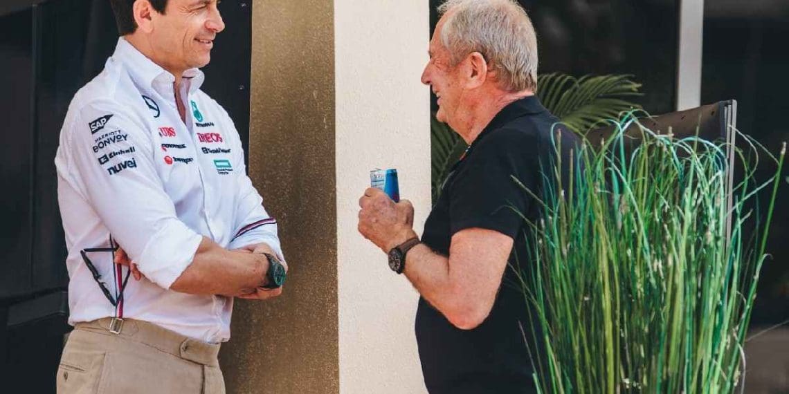 Toto Wolff sugere humoristicamente que Helmut Marko assuma posição de ‘mascote’ da Mercedes em meio a especulações sobre suspensão da Red Bull.